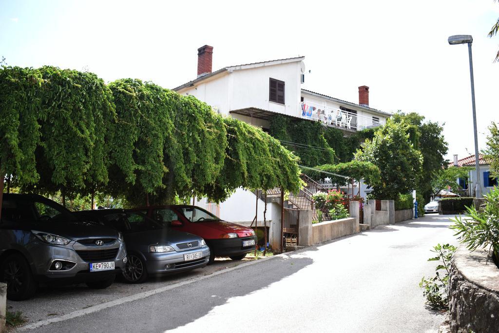 Apartments Maestral Malinska Extérieur photo